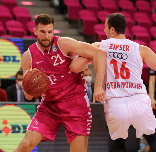 舞着印有 舞着印有